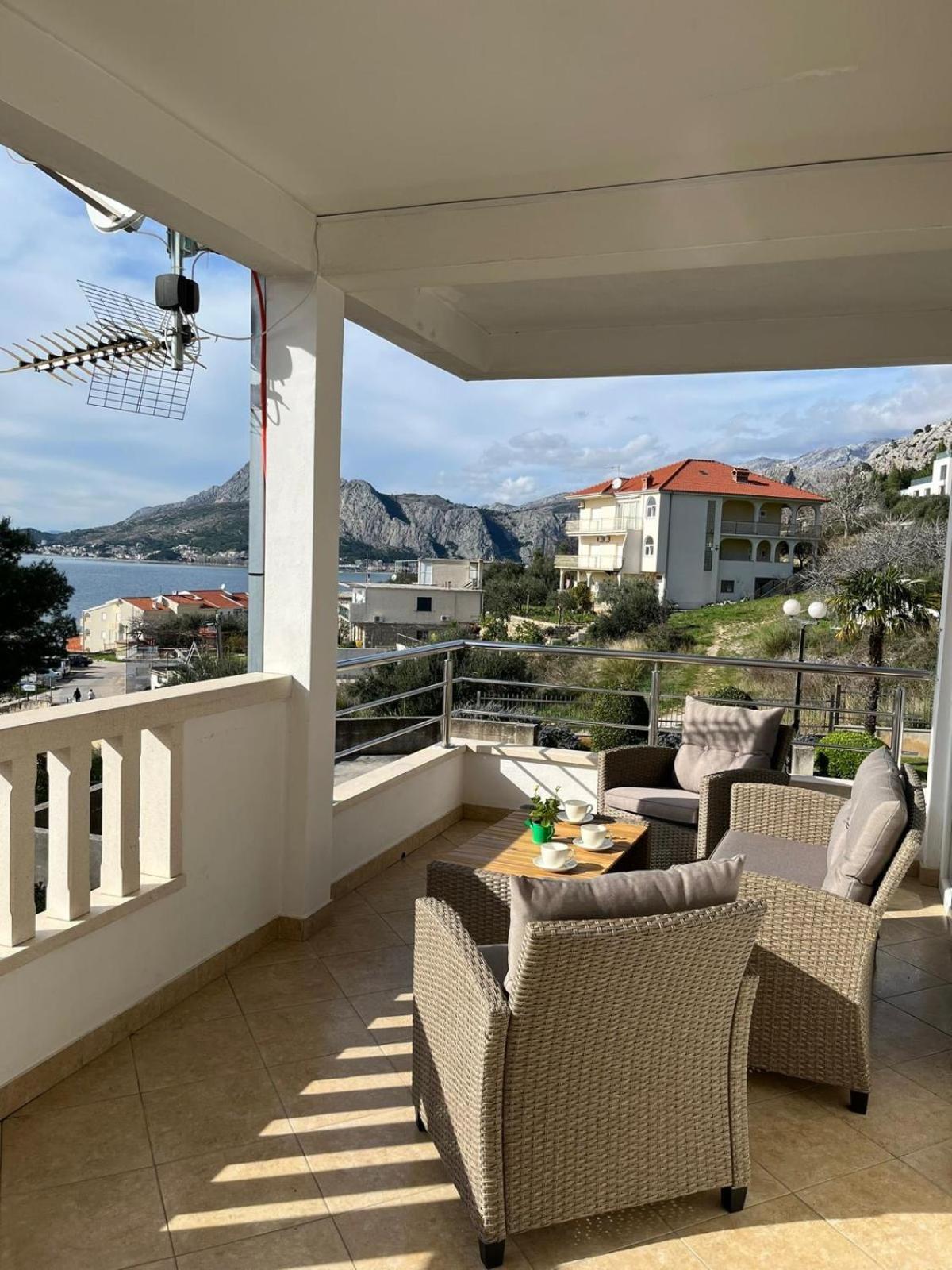 Apartment Ines Омиш Экстерьер фото