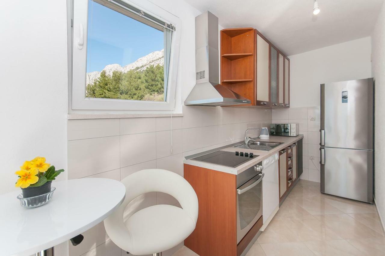 Apartment Ines Омиш Экстерьер фото