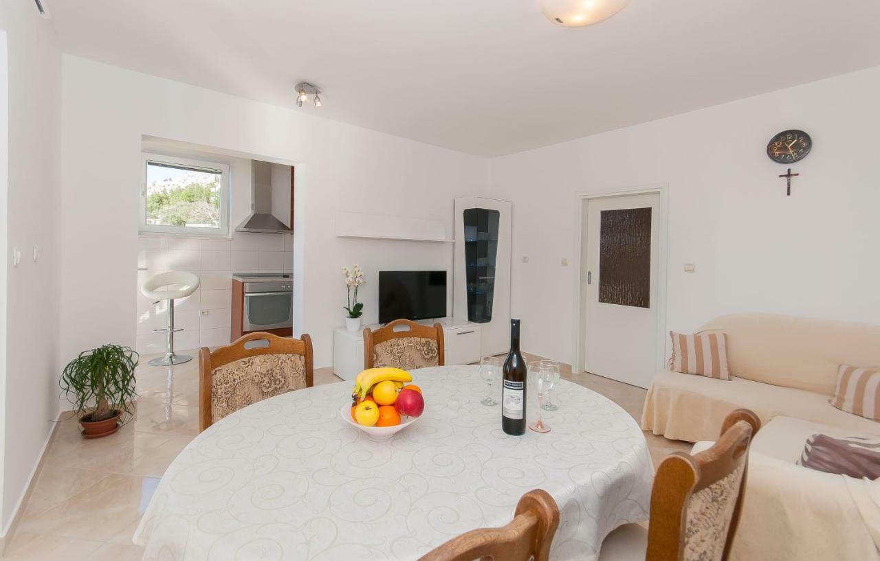 Apartment Ines Омиш Экстерьер фото