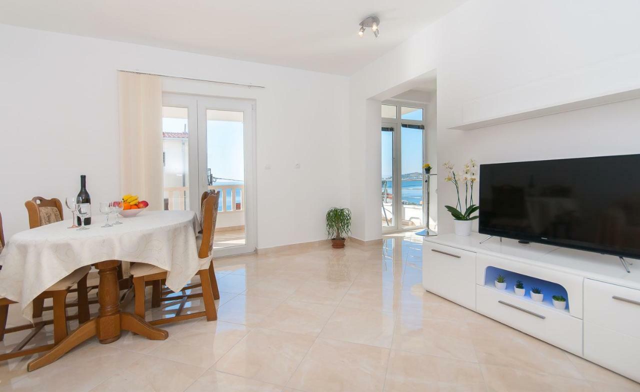 Apartment Ines Омиш Экстерьер фото