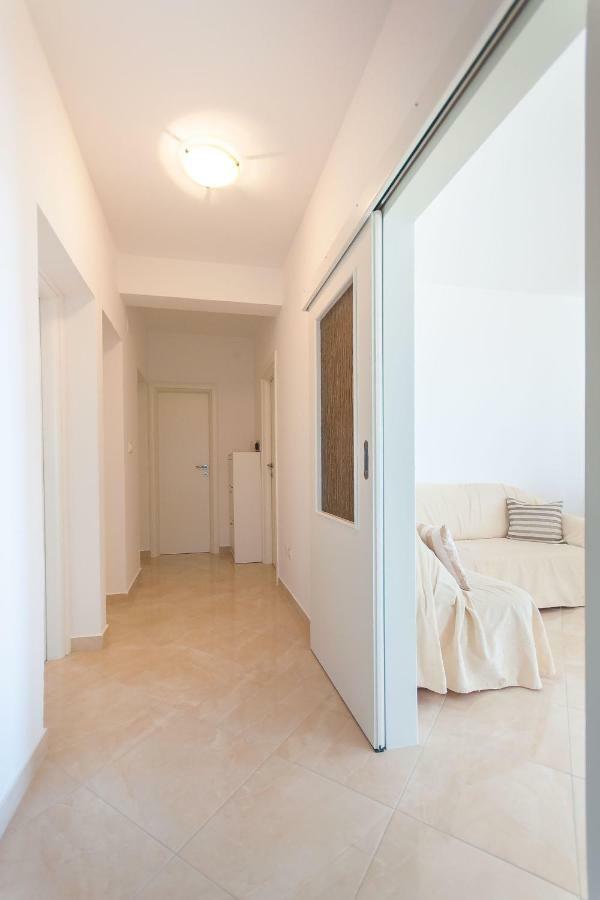 Apartment Ines Омиш Экстерьер фото