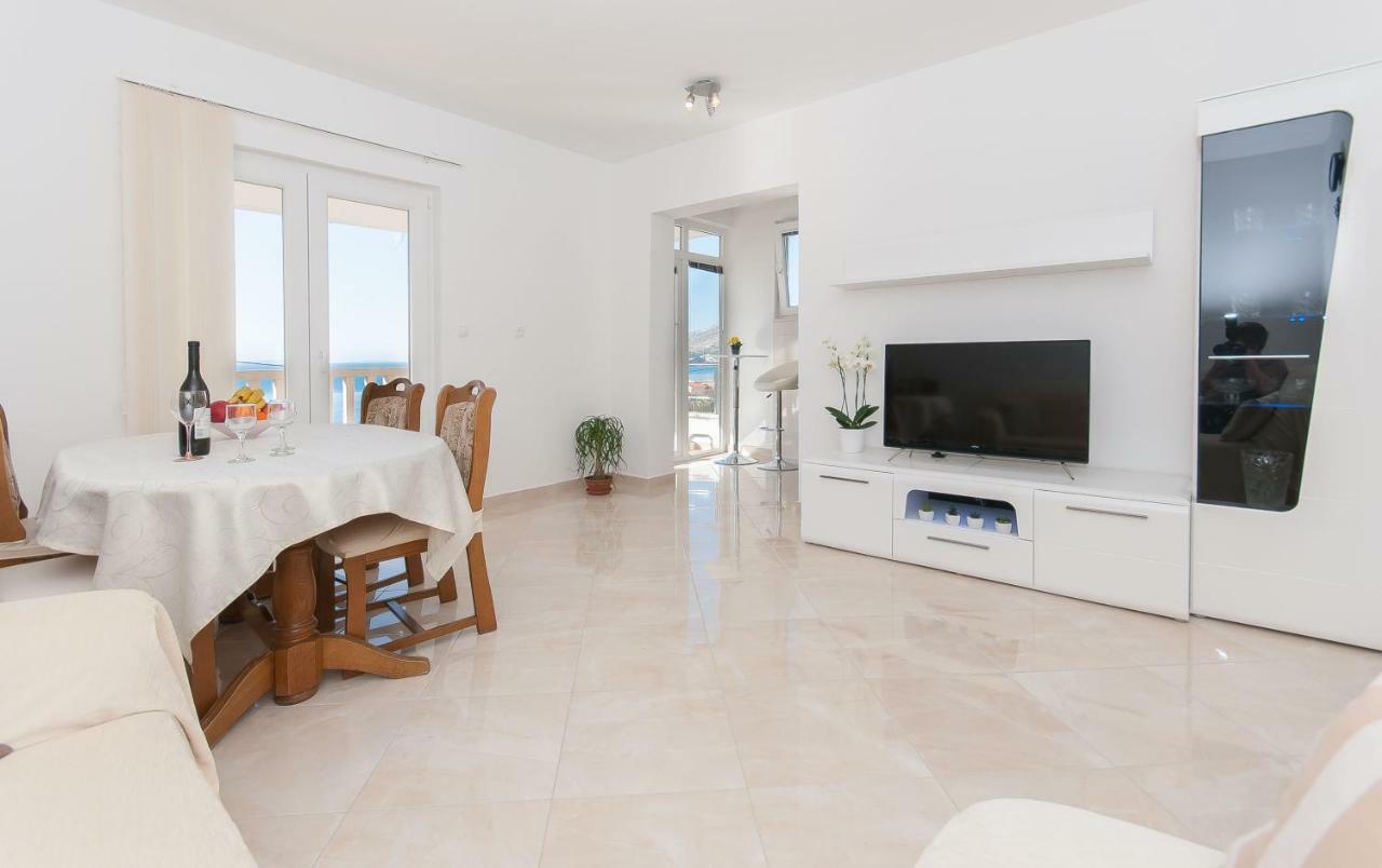 Apartment Ines Омиш Экстерьер фото