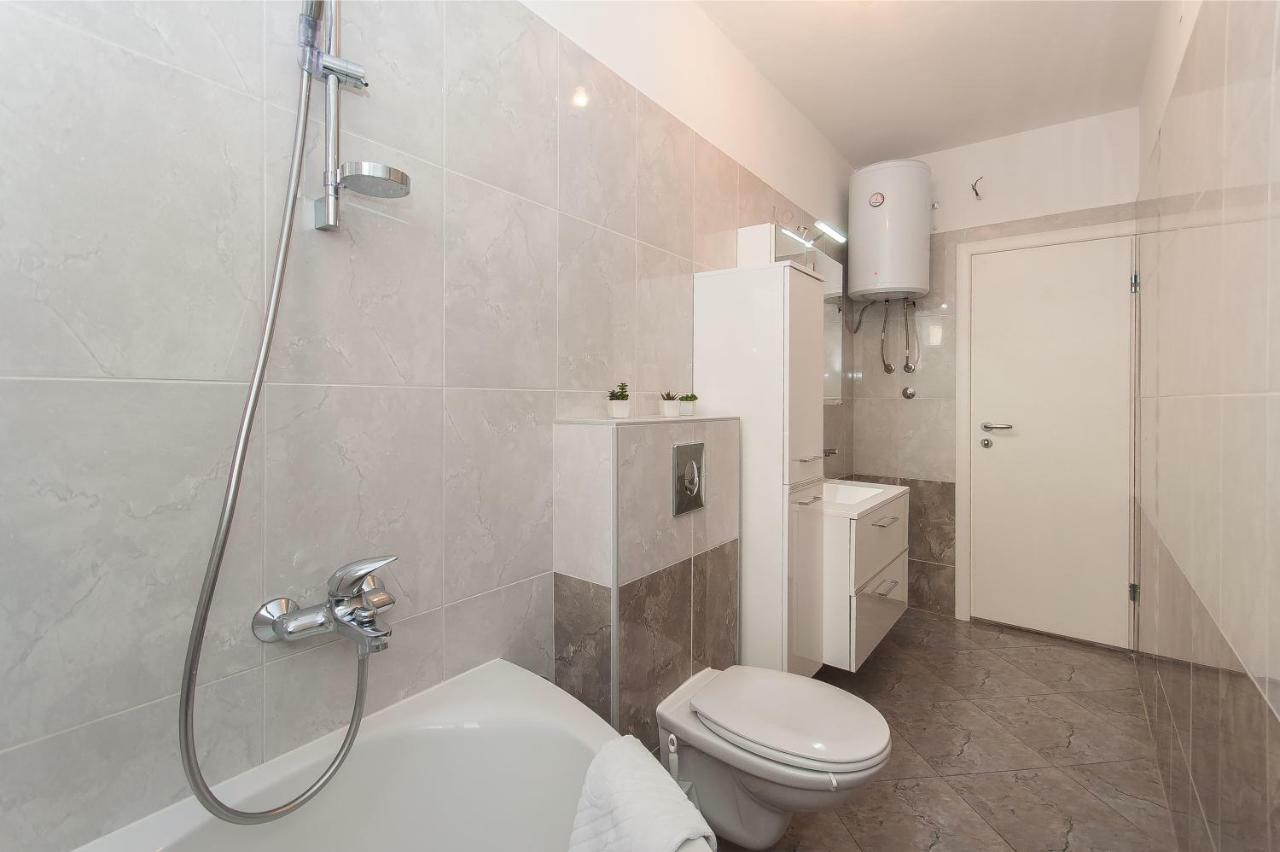 Apartment Ines Омиш Экстерьер фото