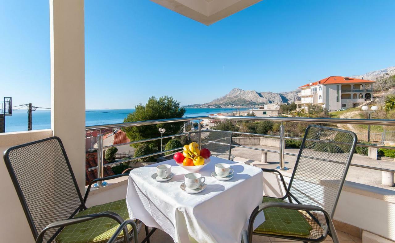 Apartment Ines Омиш Экстерьер фото