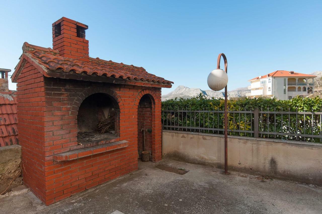 Apartment Ines Омиш Экстерьер фото