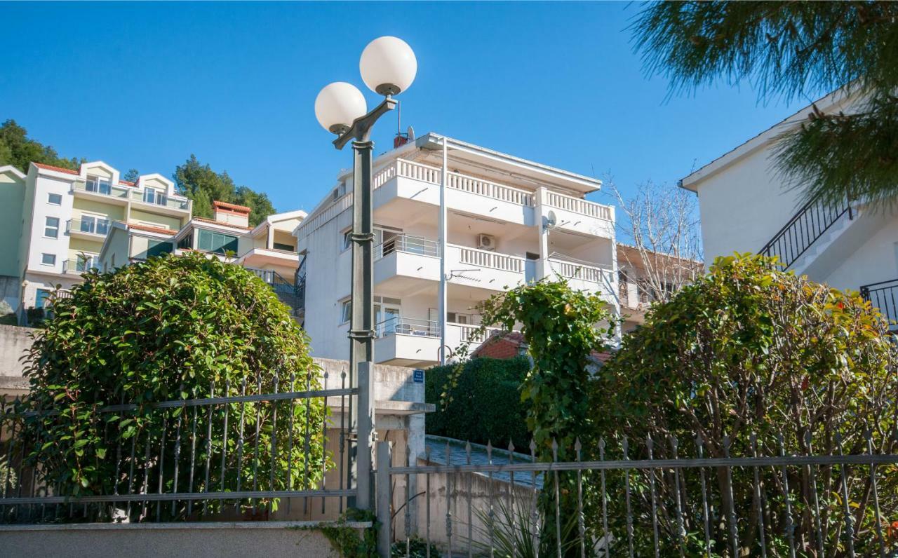 Apartment Ines Омиш Экстерьер фото