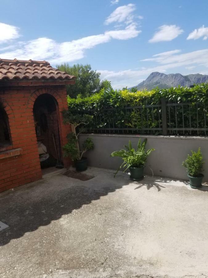 Apartment Ines Омиш Экстерьер фото